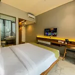 Facade Hotel By Azana