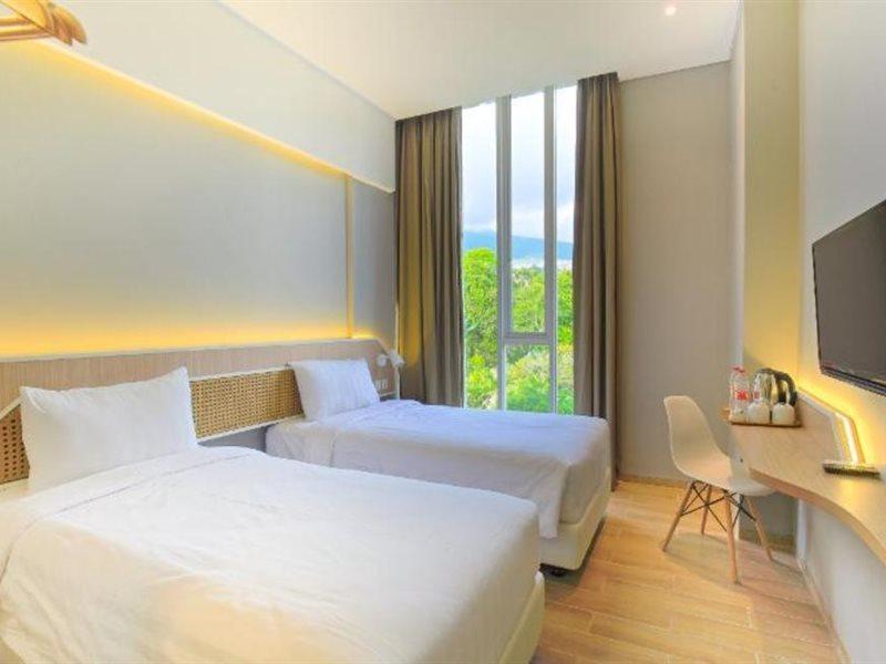 Facade By Azana Hotel