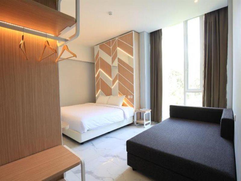 Hotel Facade By Azana 2*