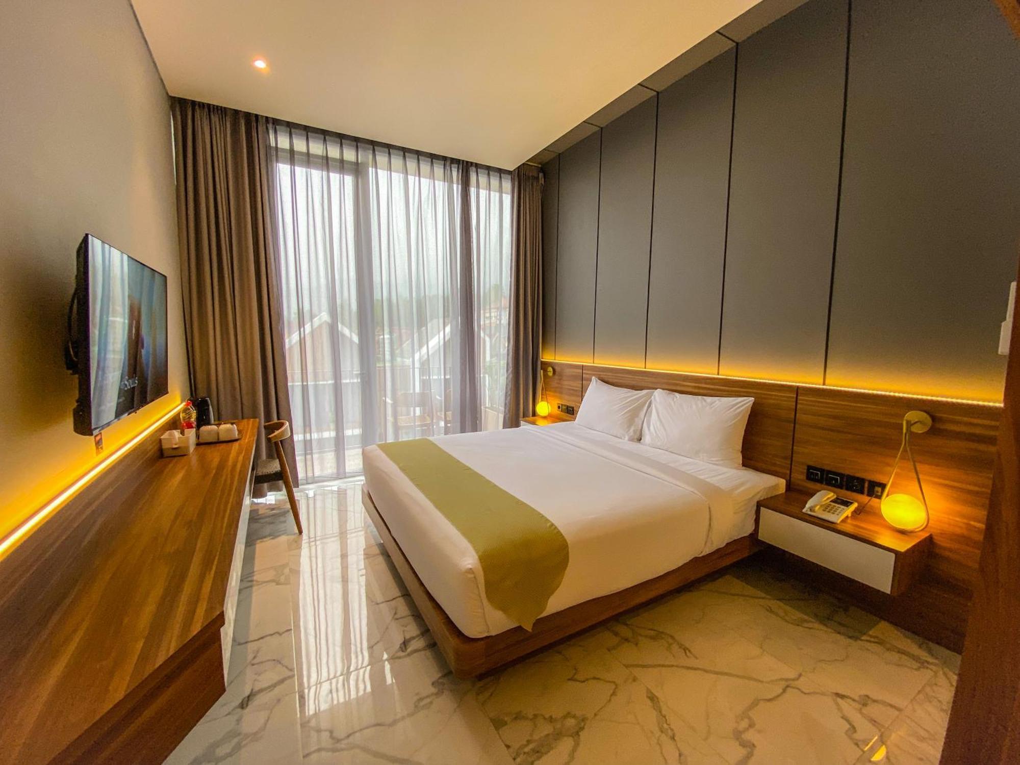 Facade By Azana Hotel 2*